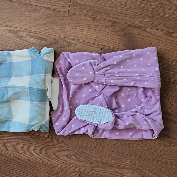 Carters Flannel Onesies with footies - BNWT - Picture 3 of 5